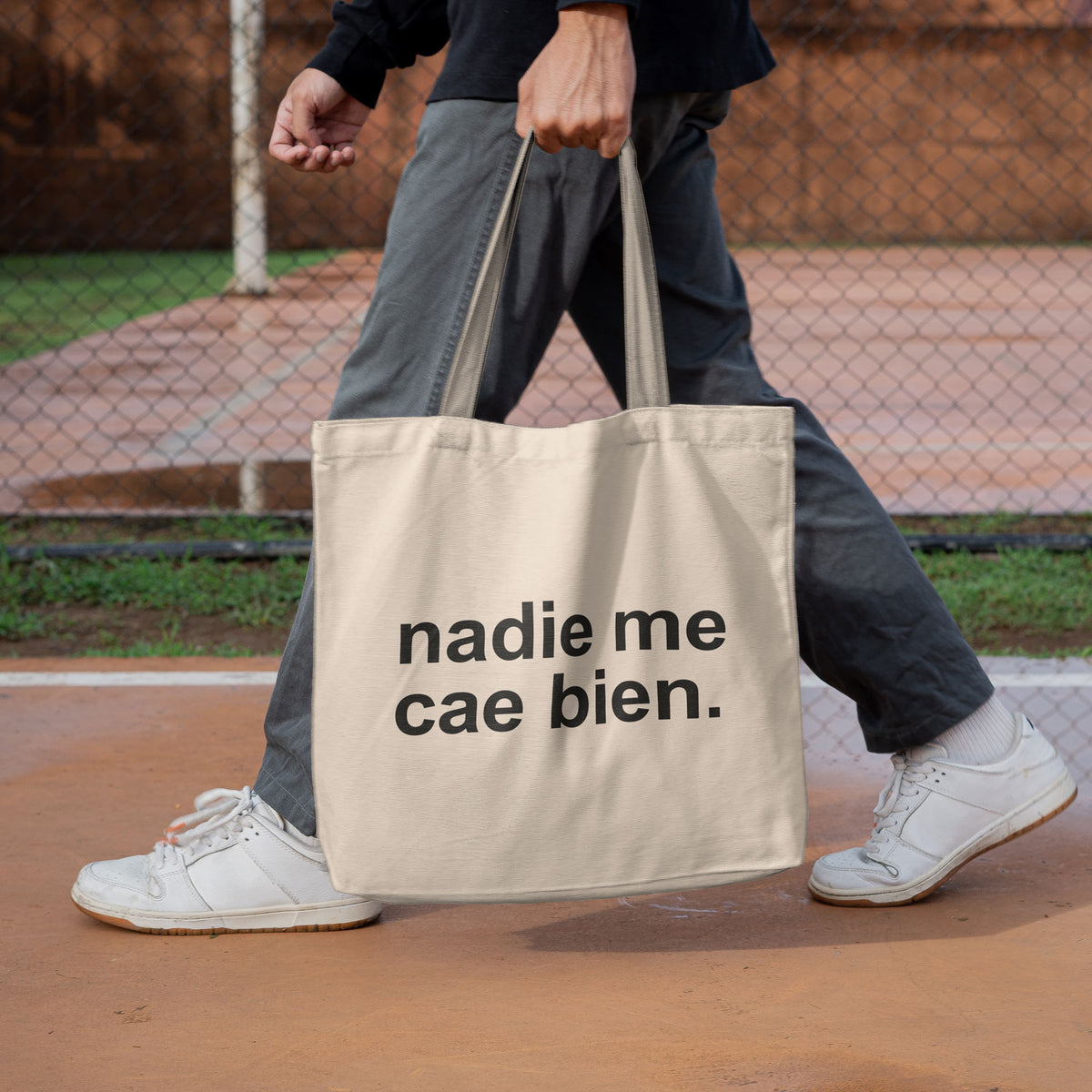 Tote Bag “Nadie Me Cae Bien”