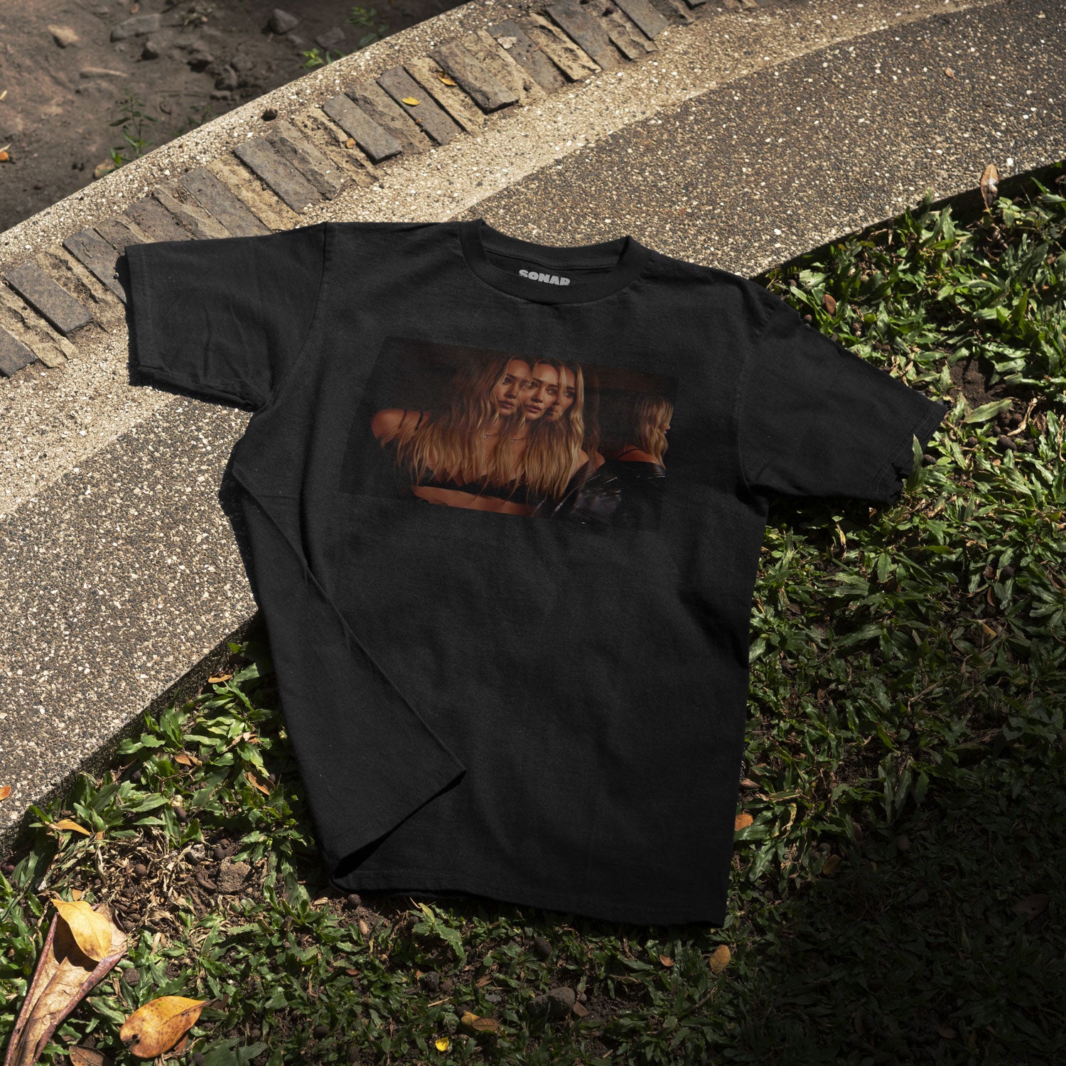 Playera Hilary Duff – Mature | Regreso icónico del pop